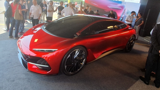 La berlina elettrica di Aehra presentata in anteprima mondiale a MiMo 2023