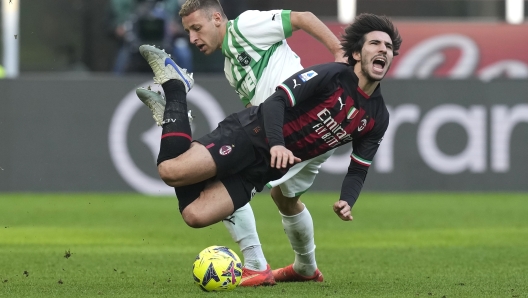 AC Milan's Sandro Tonali is fouled by Sassuolo's Davide Frattesi, during a Serie A soccer match between AC Milan and Sassuolo at the San Siro stadium in Milan, Italy, Sunday, Jan. 29, 2023. (AP Photo/Antonio Calanni)