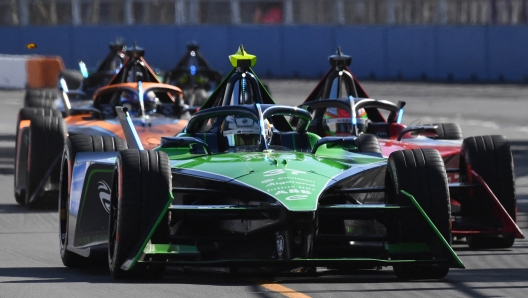 Envision Racing's driver Nick Cassidy races ahead of competitors during the 2023 Cape Town E-Prix in Cape town on February 25, 2023. (Photo by Rodger Bosch / AFP)