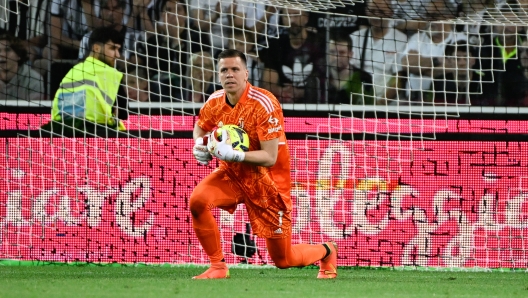 UDINE, ITALY - JUNE 04: Juventus goalkeeper Wojciech Szczesny saves the ball during the Serie A match between Udinese Calcio and Juventus at Dacia Arena on June 04, 2023 in Udine. (Photo by Daniele Badolato - Juventus FC/Juventus FC via Getty Images)