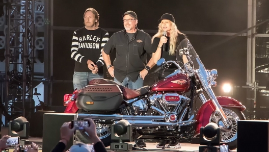 Jochen Zeitz, Bill e Karen Davidson sul palco con la Heritage Classic 114 limited edition