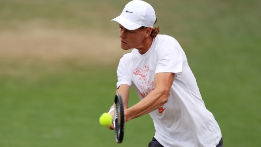 LONDON, ENGLAND - JULY 02: Jannik Sinner of Italy plays a backhand during a practice session ahead of The Championships - Wimbledon 2023 at All England Lawn Tennis and Croquet Club on July 02, 2023 in London, England. (Photo by Patrick Smith/Getty Images)