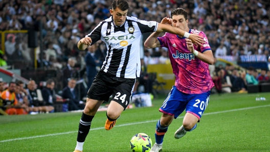 Udinese's Lazar Samardzic in action against Juventus's Fabio Miretti during the italian soccer Serie A match Udinese Calcio vs Juventus FC at the Friuli - Dacia Arena stadium in Udine, Italy, 04 June 2023 ANSA/ETTORE GRIFFONI