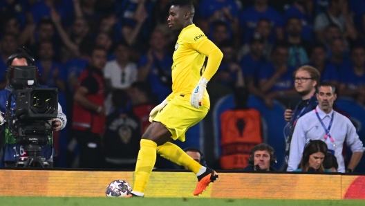 ISTANBUL, TURKEY - JUNE 10: Andre Onana of FC Internazionale in action during the UEFA Champions League 2022/23 final match between FC Internazionale and Manchester City FC at Atatuerk Olympic Stadium on June 10, 2023 in Istanbul, Turkey. (Photo by Mattia Ozbot - Inter/Inter via Getty Images)