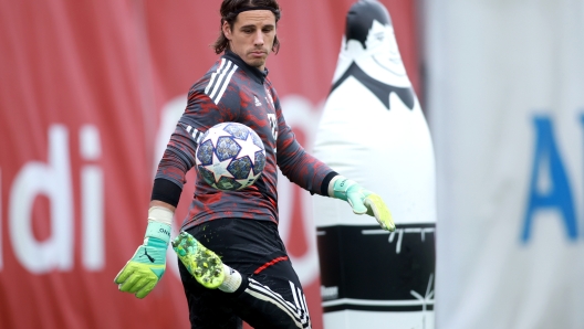 MUNICH, GERMANY - APRIL 18: Yann Sommer, goalkeeper of the FC Bayern Muenchen participates in his team's training session ahead of their UEFA Champions League quarterfinal second leg match against Manchester City at Allianz Arena on April 18, 2023 in Munich, Germany. (Photo by Johannes Simon/Getty Images)