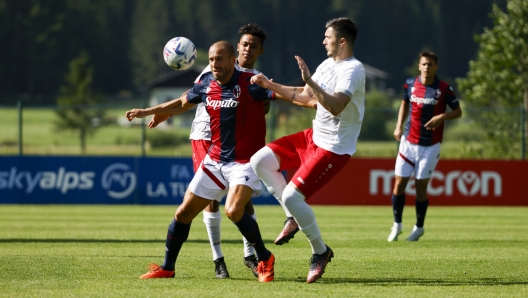 Foto Castaldi/LaPresse 16 Luglio 2023 - Valles , Italia - sport, calcio - Bologna Vs Rio Pusteria  - Amichevole - Stadio Fußballplatz Valles Nella foto: Lorenzo De Silvestri (Bologna)  July 16, 2023 Valles, Italy - sport, calcio - Bologna Vs Rio Pusteria  - Italian Friendly - Fußballplatz Valles Stadium. In the pic: Lorenzo De Silvestri (Bologna)