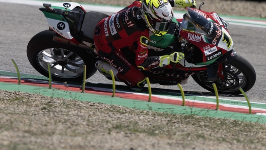 IMOLA, ITALY - JULY 15: Alvaro Bautista of Spain and Aruba.it Racing - Ducati rounds the bend during the SuperBike race 1 during the 2023 MOTUL FIM Superbike World Championship - Prometeon Italian Round: Day Two on July 15, 2023 in Imola, Italy. (Photo by Mirco Lazzari gp/Getty Images)