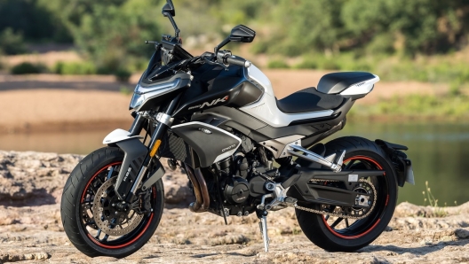 La nuova CFmoto NK800 Advanced