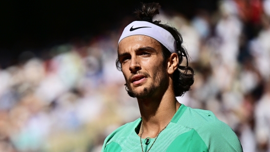 Italy's Lorenzo Musetti looks on as he plays against Spain's Carlos Alcaraz Garfia during their men's singles match on day eight of the Roland-Garros Open tennis tournament at the Court Philippe-Chatrier in Paris on June 4, 2023. (Photo by JULIEN DE ROSA / AFP)