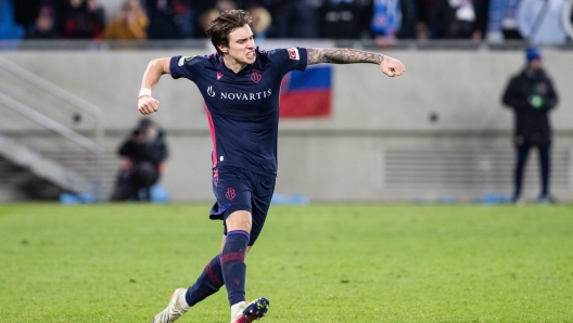 epa10527350 Basel's Riccardo Calafiori celebrates scoring during the penalty shootout of the UEFA Conference League round of 16 second leg soccer match between SK Slovan Bratislava and  FC Basel 1893 in Bratislava, Slovakia, 16 March 2023.  EPA/JAKUB GAVLAK