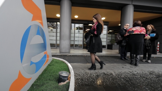 L'ingresso della nuova sede dell'Agenzia delle Entrate, Roma, 14 dicembre 2017. ANSA/RICCARDO ANTIMIANI