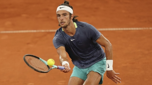 Italy's Lorenzo Musetti returns the ball to Slovakia's Jozef Kovalik during their round of sixteen match during the Hamburg Open tennis tournament in Hamburg, Germany, Thursday, July 27, 2023. (Marcus Brandt/dpa via AP)