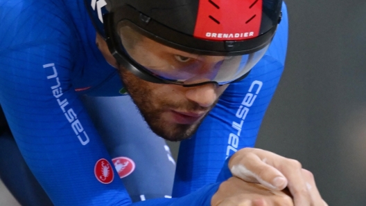 Italy's Filippo Ganna competes in the Men's Individual Pursuit qualifying during the UCI Track Cycling World Championships at the Velodrome of Saint-Quentin-en-Yvelines, southwest of Paris, on October 14, 2022. (Photo by Anne-Christine POUJOULAT / AFP)