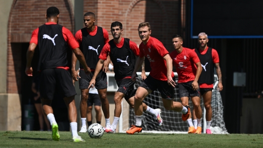 LOS ANGELES, CALIFORNIA - JULY 29: Tommaso Pobega of AC Milan in action during AC Milan training session at UCLA on July 29, 2023 in Los Angeles, California. (Photo by Claudio Villa/AC Milan via Getty Images)