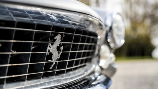 La griglia frontale di una ferrari 250 GT Berlinetta Lusso