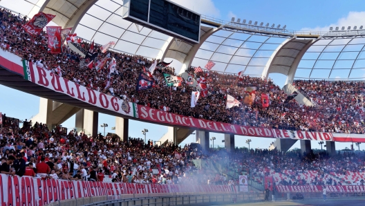 I tifosi del SSC Bari durante la partita di calcio finale playoff di Serie B italiana SSC Bari vs Cagliari Calcio allo Stadio San Nicola a Bari, Italia, 11 giugno 2023. ANSA/Emmanuele Mastrodonato