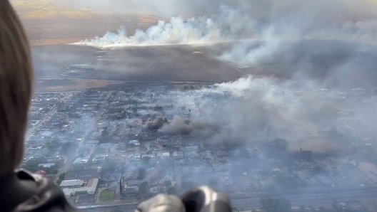 This handout video grab courtesy of Richard Olsten taken on August 9, 2023 shows smoke billowing from destroyed buildings as wildfires burn across Maui, Hawaii. At least six people have been killed in a wildfire that has razed a Hawaiian town, officials said Wednesday, as desperate residents jumped into the ocean in a bid to escape the fast-moving flames. (Photo by Richard Olsten / AFP) / RESTRICTED TO EDITORIAL USE - MANDATORY CREDIT "AFP PHOTO / Richard Olsten" - NO MARKETING NO ADVERTISING CAMPAIGNS - DISTRIBUTED AS A SERVICE TO CLIENTS