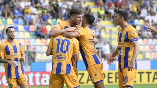 Foto Fabrizio Corradetti/LaPresse 11 Agosto 2023 Frosinone, Italia - Frosinone vs Pisa - trentaduesimi Coppa Italia Frecciarossa 2023/2024 - Stadio Benito Stirpe. Nella foto: Giuseppe Caso (Frosinone Calcio) esulta dopo il gol  August 11, 2023 Frosinone, Italy - Frosinone vs Pisa - thirty-second Frecciarossa Italian Cup 2023/2024 - Benito Stirpe Stadium. In the photo: Giuseppe Caso (Frosinone Calcio) celebartes