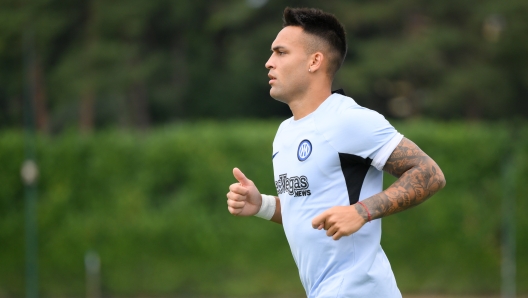 COMO, ITALY - AUGUST 11: Lautaro Martinez of FC Internazionale in action during a team training session at the club's training ground Suning Training Center at Appiano Gentile on August 11, 2023 in Como, Italy. (Photo by Mattia Pistoia - Inter/Inter via Getty Images)