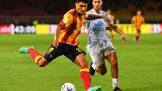 Foto Giovanni Evangelista/LaPresse 13 Agosto 2023 Lecce, Italia - sport, calcio - U.S. Lecce vs Como 1907 - Coppa Italia Frecciarossa 2023/2024 - Stadio E. Giardiniero - Via del Mare. Nella foto: Valentin Gendrey, Moutir Chajia Pic Giovanni Evangelista/LaPresse August 13 2023 Lecce, Italy - sport, soccer - U.S. Lecce vs Como 1907 -Frecciarossa Italian Cup 2023/2024 - E. Giardiniero - Via del Mare Stadium. In the pic: Valentin Gendrey, Moutir Chajia