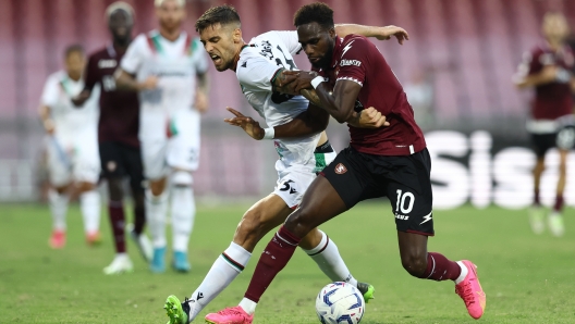 Foto Alessandro Garofalo/LaPresse 13 agosto 2023 Salerno, Italia sport calcio Salernitana vs Ternana  - trentaduesimi di Coppa Italia FRECCIAROSSA 2023/2024 - Stadio Arechi. Nella foto: Tiago Casasola (Ternana Calcio); Boulaye Dia (US Salernitana 1919);      August 13 2023 Salernitana vs Ternana - Italian Football first round of the Italian cup 2023/2024 FRECCIAROSSA - Arechi stadium. In the pic: Tiago Casasola (Ternana Calcio); Boulaye Dia (US Salernitana 1919);