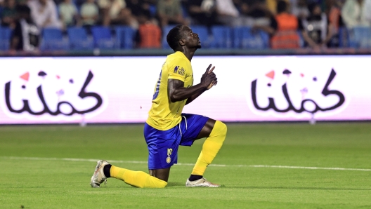 AD DAMMAM, SAUDI ARABIA - AUGUST 14: Sadio Mane of Al Nassr celebrates after scoring the team's first goal during the Saudi Pro League match between Al-Ettifaq and Al Nassr at Prince Mohamed bin Fahd Stadium on August 14, 2023 in Ad Dammam, Saudi Arabia. (Photo by Essa Doubisi/Getty Images)