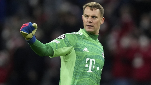 FILE - Bayern goalkeeper Manuel Neuer reacts during the Champions League, round of 16, second leg soccer match between Bayern and Salzburg in Munich, Germany, on March 8, 2022. Neuer has undergone an operation to remove metal implants from the leg he broke while skiing last season. Bayern said on Monday Aug. 7, 2023 the operation the day before was planned as part of Neuer's treatment. (AP Photo/Matthias Schrader, File)