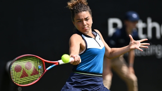 EASTBOURNE, ENGLAND - JUNE 27: Jasmine Paolini of Italy plays a forehand against Ons Jabeur of Tunisia in the Women's Singles First Round match during Day Four of the Rothesay International Eastbourne at Devonshire Park on June 27, 2023 in Eastbourne, England. (Photo by Mike Hewitt/Getty Images)