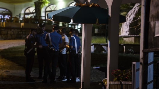 Carabinieri e Vigili del Fuoco alle Terme Sabine di Cretone, dove un bambino è deceduto in una piscina, Palombara Sabina (Roma), 17 agosto 2023. ANSA/ANGELO CARCONI