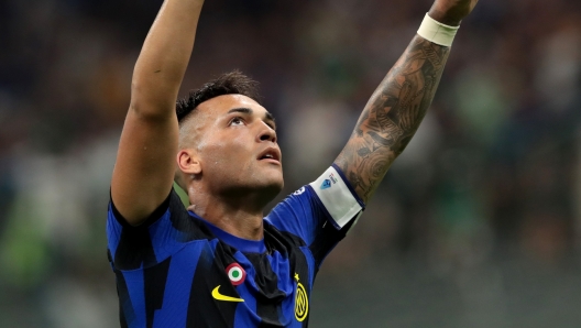 MILAN, ITALY - AUGUST 19: Lautaro Martinez of FC Internazionale celebrates after scoring his team's second goal during the Serie A TIM match between FC Internazionale and AC Monza at Stadio Giuseppe Meazza on August 19, 2023 in Milan, Italy. (Photo by Emilio Andreoli - Inter/Inter via Getty Images)