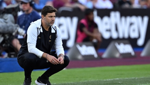 Chelsea's Argentinian head coach Mauricio Pochettino reacts during the English Premier League football match between West Ham United and Chelsea at the London Stadium, in London on August 20, 2023. (Photo by JUSTIN TALLIS / AFP) / RESTRICTED TO EDITORIAL USE. No use with unauthorized audio, video, data, fixture lists, club/league logos or 'live' services. Online in-match use limited to 120 images. An additional 40 images may be used in extra time. No video emulation. Social media in-match use limited to 120 images. An additional 40 images may be used in extra time. No use in betting publications, games or single club/league/player publications. /