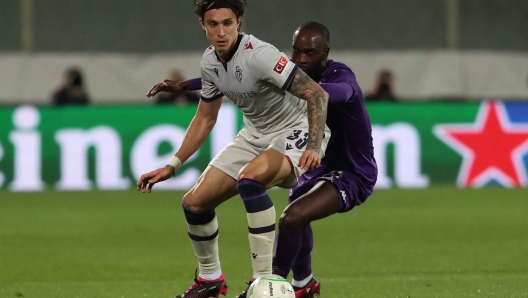 FC Basel's Italian defender Riccardo Calafiori (L) challenges Fiorentina's French forward Jonathan Ikone during the UEFA Conference League semi-final first leg football match between Fiorentina and Basel on May 11, 2023 at the Artemio-Franchi stadium in Florence. (Photo by Massimo Benvenuti / AFP)