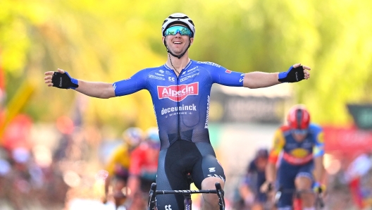 Alpecin-Deceuninck's Australian rider Kaden Groves crosses first the finish line during the fourth stage of the 2023 La Vuelta cycling tour of Spain, a 184,6 km race from Andorra la Vella to Tarragone, on August 29, 2023. (Photo by Pau BARRENA / AFP)