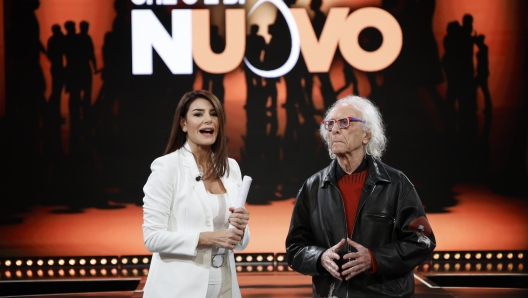 Ilaria DAmico e Giampiero Mughini durante la trasmissione televisiva Che cè di Nuovo, in onda su RaiDue, Roma 1 dicembre 2022. ANSA/FABIO FRUSTACI