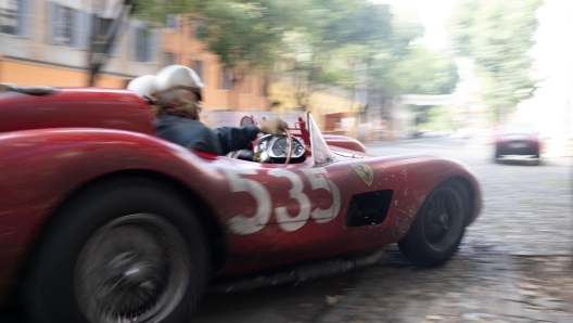 Una foto di scena del film 'FerrarI' di Michael Mann presentato alla Mostra del cinema di Venezia, 31 Agosto 2023. ANSA/US FESTIVAL DI VENEZIA  +++ ANSA PROVIDES ACCESS TO THIS HANDOUT PHOTO TO BE USED SOLELY TO ILLUSTRATE NEWS REPORTING OR COMMENTARY ON THE FACTS OR EVENTS DEPICTED IN THIS IMAGE; NO ARCHIVING; NO LICENSING +++NPK+++