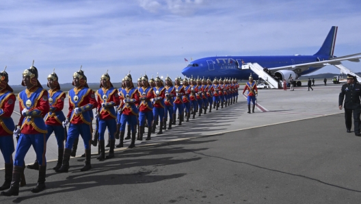 Pope Francis arrives at ?Chinggis Khaan? international airport in the city of Ulaanbataar during his apostolic journey in Mongolia, 1 september 2023 ANSA / Ciro Fusco  (papa, viaggio, aereo ita)