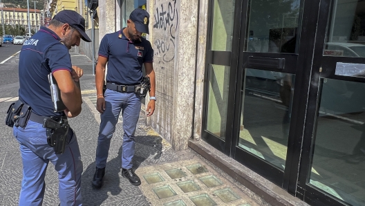 Ricostruzione della polizia per omicidio giovane musicista Giovanbattista Cutolo avvenuto a piazza Municipio - La polizia sul luogo dell' omicidio giovane musicista Giovanbattista Cutolo avvenuto a piazza Municipio - fotografo: sa