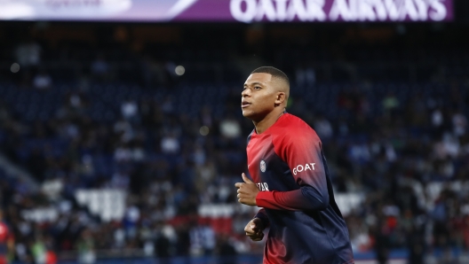 PARIS, FRANCE - AUGUST 26: Kylian Mbappe #7 of Paris Saint-Germain warms up before the Ligue 1 Uber Eats match between Paris Saint-Germain and RC Lens at Parc des Princes on August 26, 2023 in Paris, France. (Photo by Catherine Steenkeste/Getty Images for Qatar Airways)