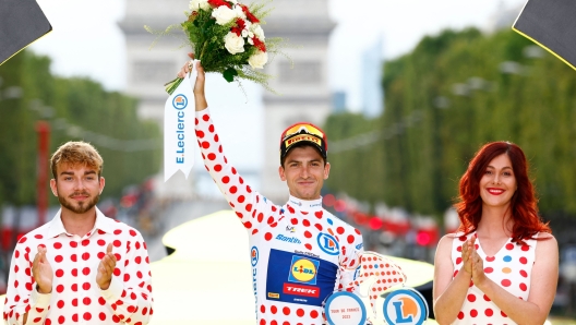 Lidl - Trek's Italian rider Giulio Ciccone celebrates on the podium with the best climber's polka dot (dotted) jersey after the 21st and final stage of the 110th edition of the Tour de France cycling race, 115 km between Saint-Quentin-en-Yvelines and the Champs-Elysees in Paris, on July 23, 2023. (Photo by Etienne GARNIER / POOL / AFP)