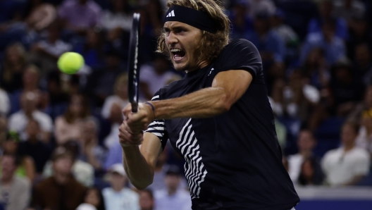 Alexander Zverev, of Germany, returns to Grigor Dimitrov, of Bulgaria, during the third round of the U.S. Open tennis championships, Saturday, Sept. 2, 2023, in New York. (AP Photo/Adam Hunger)