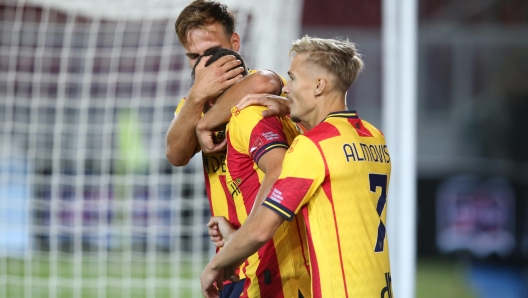 US Lecce's Nikola Krstovic celebrated by his teammates after scoring the goal during the Italian Serie A soccer match US Lecce - US Salernitana at the Via del Mare stadium in Lecce, Italy, 3 september 2023. ANSA/ABBONDANZA SCURO LEZZI