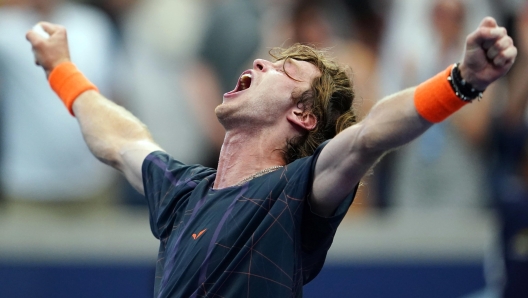 epa10840738 Andrey Rublev of Russia reacts after winning his fourth round match against Jack Draper of Britain at the US Open Tennis Championships at the USTA National Tennis Center in Flushing Meadows, New York, USA, 04 September 2023. The US Open runs from 28 August through 10 September.  EPA/WILL OLIVER