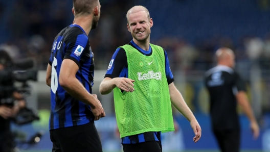 MILAN, ITALY - SEPTEMBER 03: Stefan De Vrij and Davy Klaassen of Inter after the Serie A TIM match between FC Internazionale and ACF Fiorentina at Stadio Giuseppe Meazza on September 03, 2023 in Milan, Italy. (Photo by Emilio Andreoli - Inter/Inter via Getty Images)