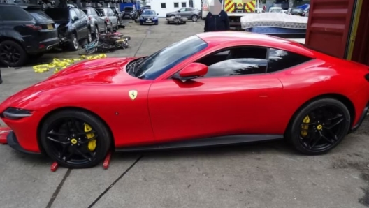 La Polizia dell'Essex ha recuperato una Ferrari appartenente a un calciatore di Premier League (foto Polizia Essex)