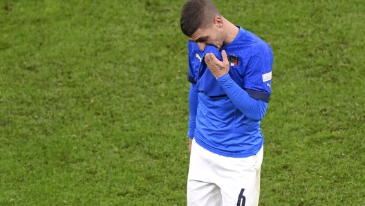 epa09509893 Marco Verratti of Italy leaves the pitch after being subistitute during the UEFA Nations League semi final soccer match between Italy and Spain in Milan, Italy, 06 October 2021.  EPA/Marco Betorello / POOL