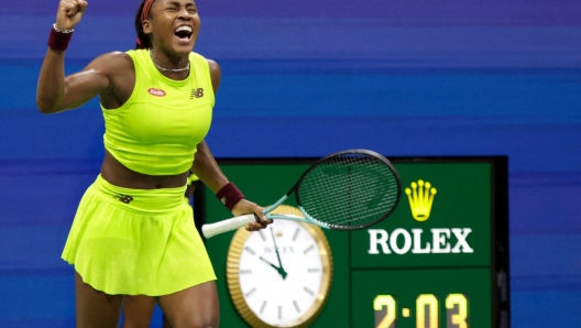 TOPSHOT - USA's Coco Gauff celebrates her win against Czech Republic's Karolina Muchova during the US Open tennis tournament women's singles semi-finals match at the USTA Billie Jean King National Tennis Center in New York City, on September 7, 2023. (Photo by KENA BETANCUR / AFP)