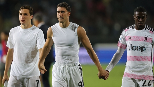 EMPOLI, ITALY - SEPTEMBER 3: Federico Chiesa, Dusan Vlahovic anf Timothy Tarpeh Weah of Juventus greets the fans after during the Serie A TIM match between Empoli FC and Juventus at Stadio Carlo Castellani on September 3, 2023 in Empoli, Italy. (Photo by Gabriele Maltinti/Getty Images)