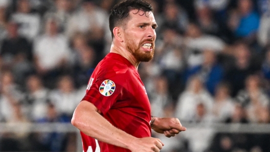 epa10853141 Pierre-Emile Hojbjerg of Denmark celebrates after scoring the 1-0 lead in the UEFA Euro 2024 qualification round match between Finland and Denmark in Helsinki, Finland, 10 September 2023.  EPA/KIMMO BRANDT