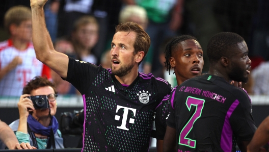 MOENCHENGLADBACH, GERMANY - SEPTEMBER 02: Harry Kane of Bayern Munich celebrates during the Bundesliga match between Borussia Mönchengladbach and FC Bayern München at Borussia Park Stadium on September 02, 2023 in Moenchengladbach, Germany. (Photo by Dean Mouhtaropoulos/Getty Images)