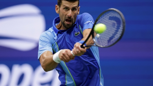 TOPSHOT - Serbia's Novak Djokovic returns the ball to Russia's Daniil Medvedev during the US Open tennis tournament men's singles final match at the USTA Billie Jean King National Tennis Center in New York on September 10, 2023. (Photo by kena betancur / AFP)